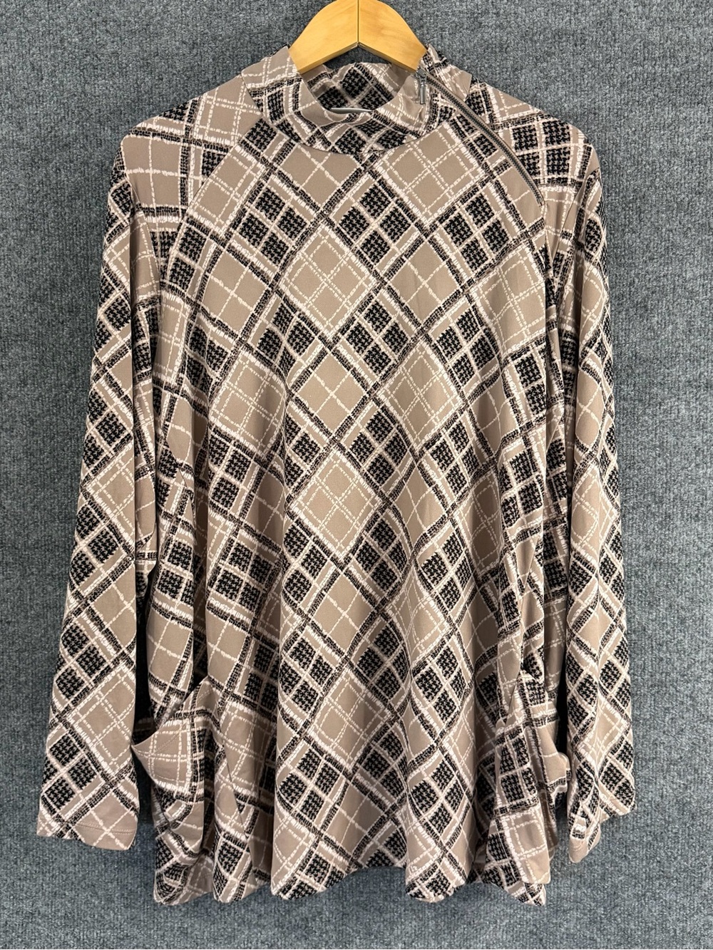 Susan Graver Womens 2X Liquid Knit Long Sleeve Plaid Top Tan Black Zipper Detail